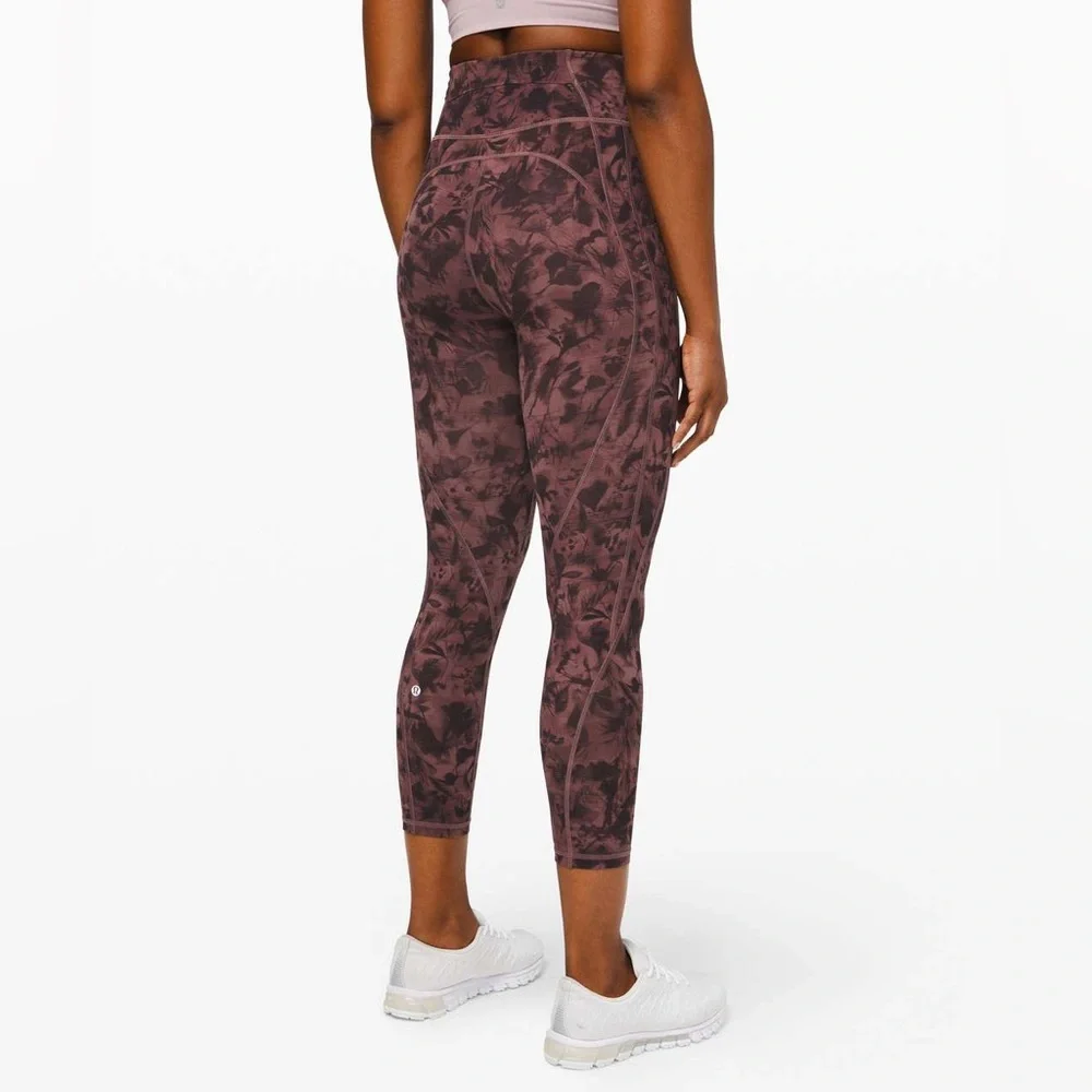Lululemon Time To Sweat Crop in Mini Dusk Floral Antique Bark Black (Size:10)